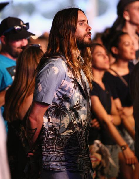 Jared Leto al Coachella Festival. Una camicia hawaiana? Super cool